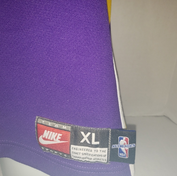 Women's Nike Lakers team jersey - Picture 3 of 3